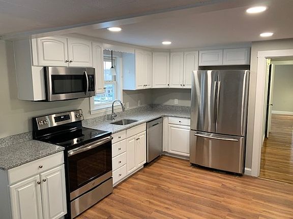 4th image of 64 Park Ave W