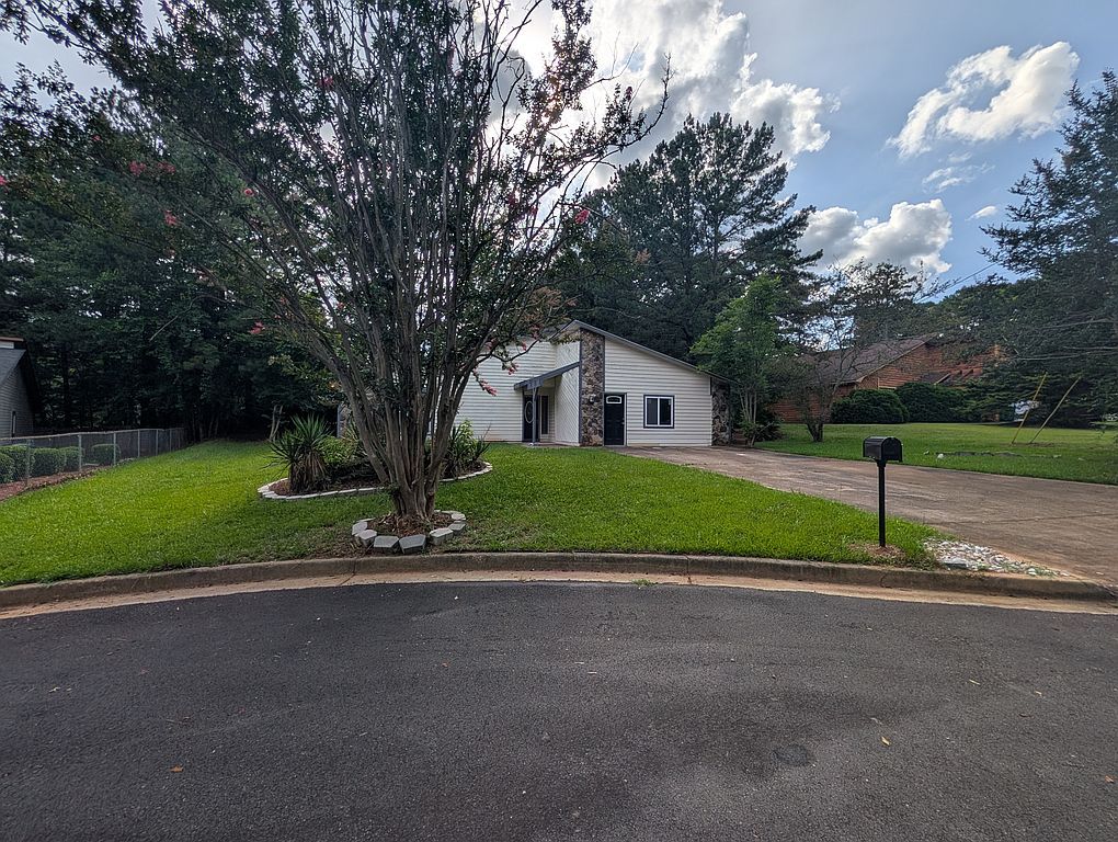 3751 Riverchase Cir - Property Image