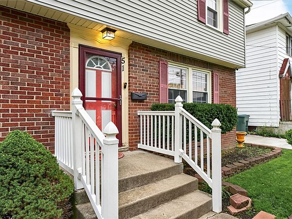 3rd image of 51 Brookhaven Ter