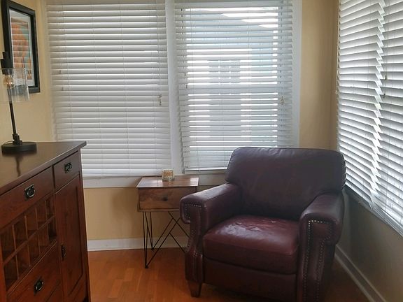 4th image of 517 Howard Ave