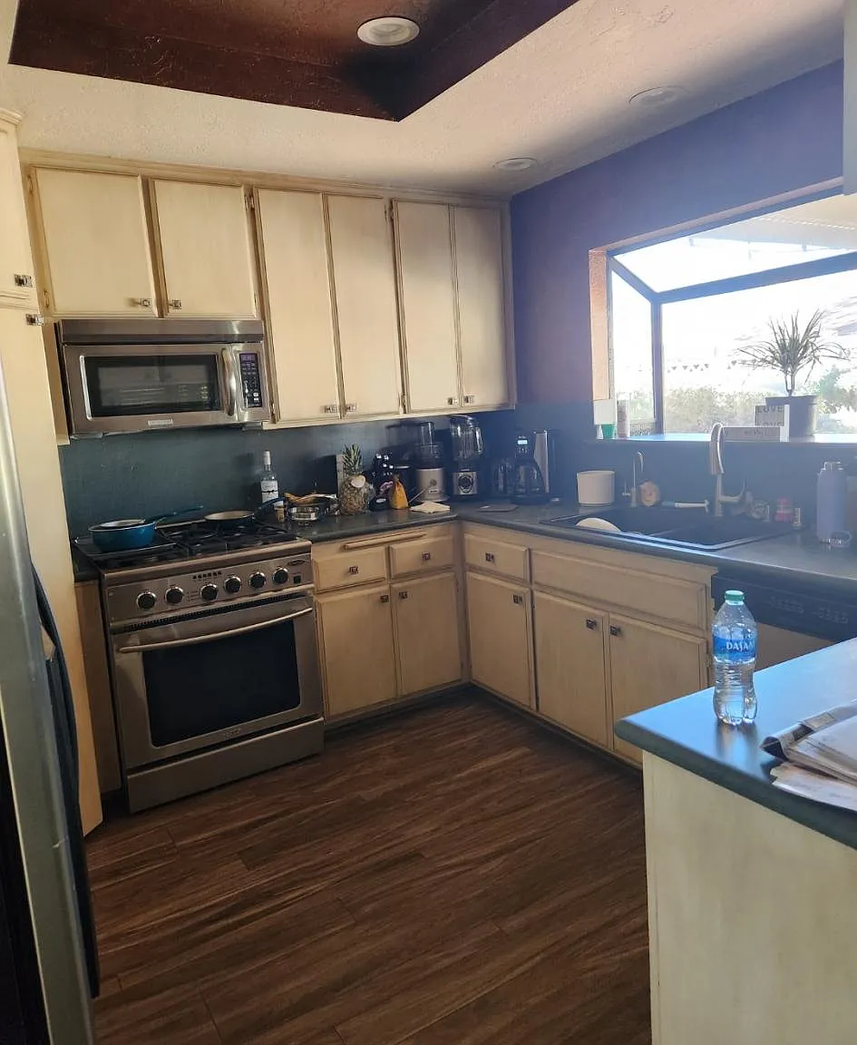 3 bed, 2.5 bath, 2038 sqft, $3,150 — Photo 1