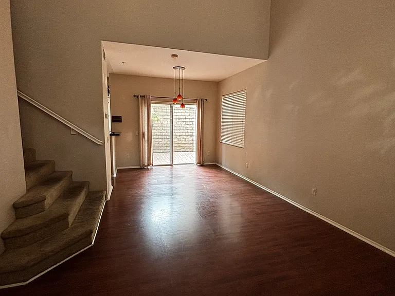 1960 Day Lily Ln — Photo 2