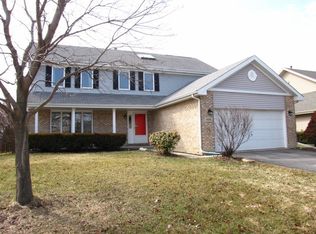 405 Cimarron Dr E, Aurora, IL 60504