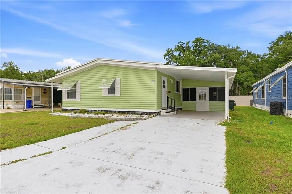 3 bed, 2.0 bath, 1176 sqft, $1,300 — Photo 2