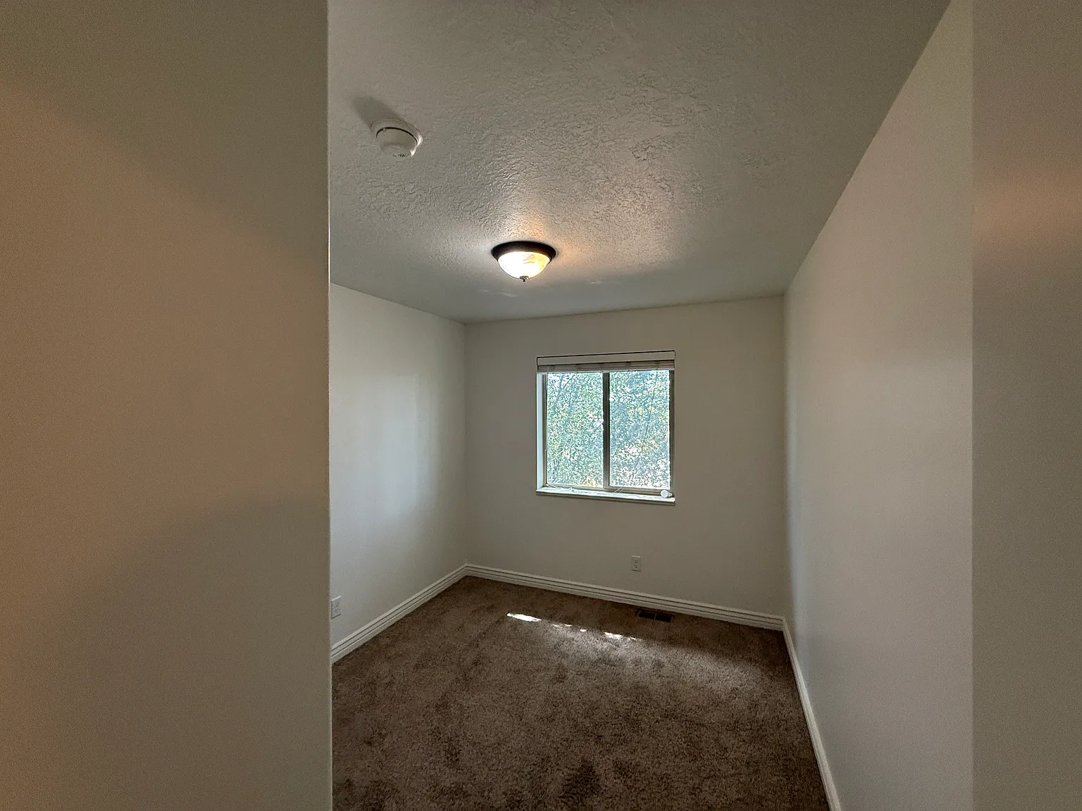 3 bed, 1.5 bath, 1400 sqft, $1,400 — Photo 4
