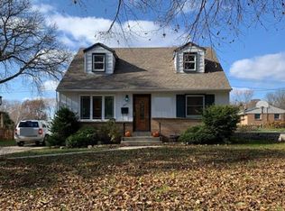 5405 Mansfield Dr, Greendale, WI 53129