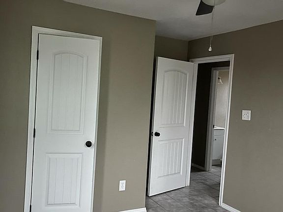 5th image of 609 S Carver St