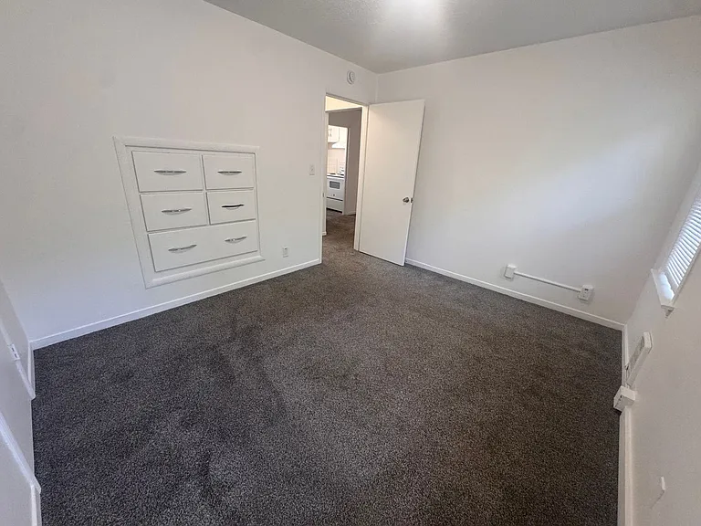Evergreen Apartments — Photo 7