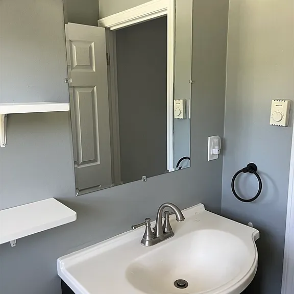 10 Terrane Ave — Photo 14
