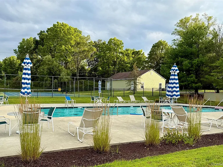 68 Rosemary Way — Photo 17