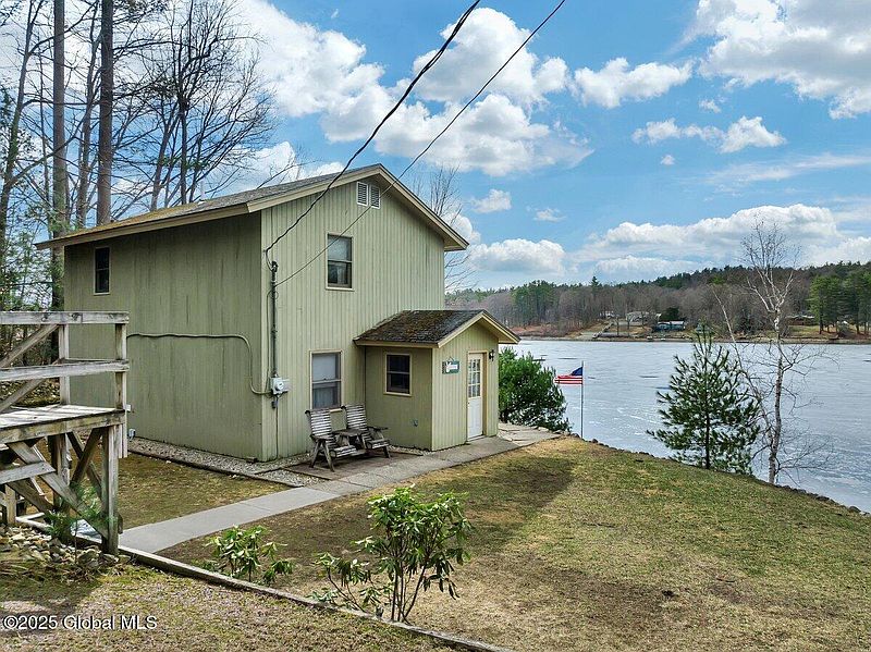 4th image of 1385 Copeland Pond Road