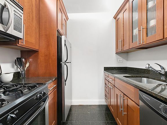 3rd image of 630 1st Ave APT 25P