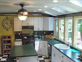 4th image of 19 Baywood Ln