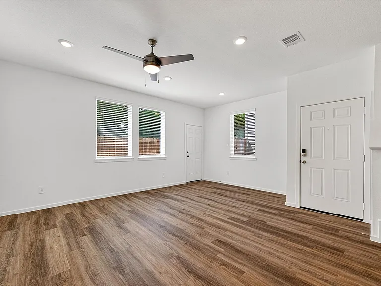 5927 Manning Oaks St — Photo 5