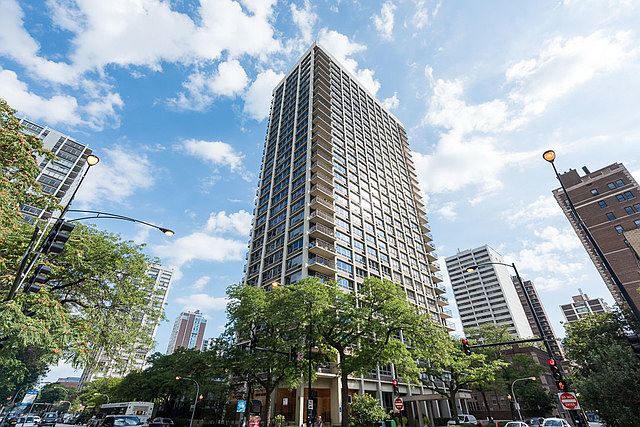 1st image of 88 W Schiller St APT 901