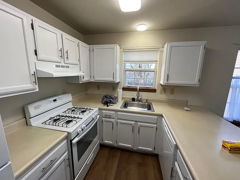 1004 Rebecca St — Photo 9