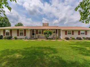 1216 N Topper Dr, Mount Pulaski, IL 62548