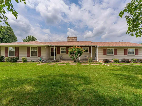 1216 N Topper Dr, Mount Pulaski, IL 62548