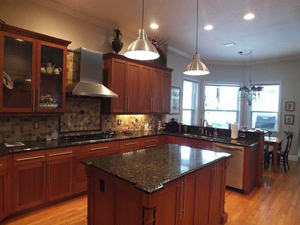 1st image of 470 Oriole Ln