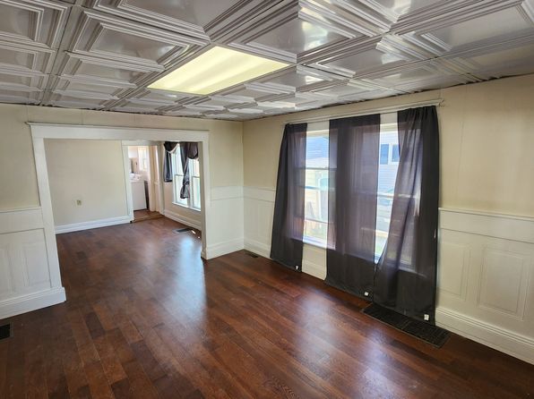 10-12 Ivy Ct