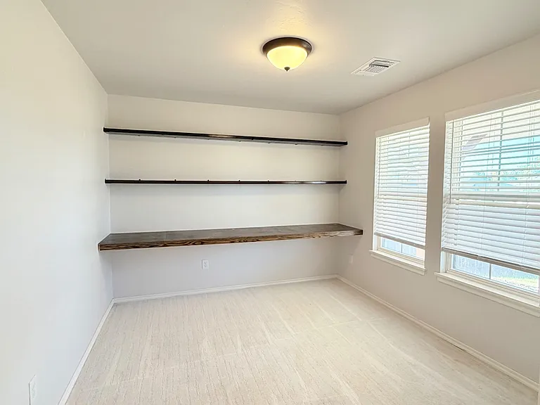 18600 Luna Dr — Photo 4