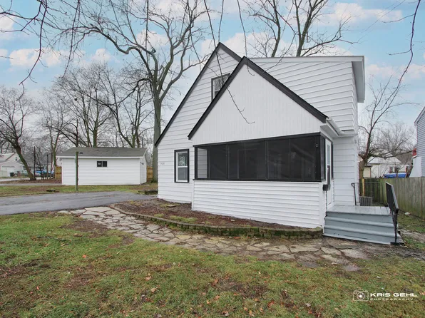 520 Fairlawn Dr, Round Lake Park, IL 60073