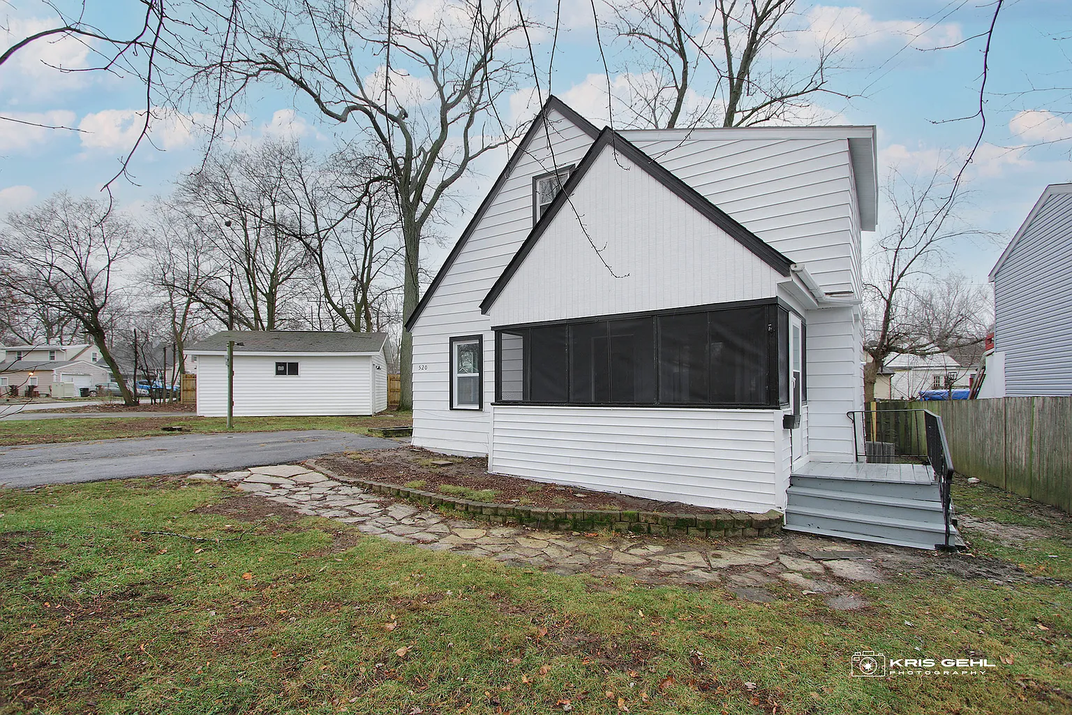 520 Fairlawn Dr photo 1