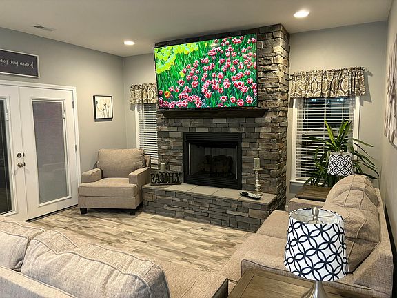 4th image of 7932 Carriage Park Dr