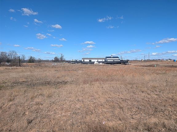 3rd image of 284 Victory Dr