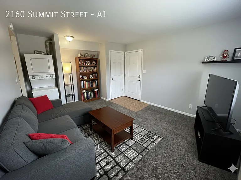 2160 Summit St #A1 — Photo 5