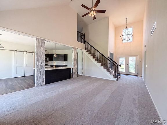 3rd image of 120 Fox Hill Ct