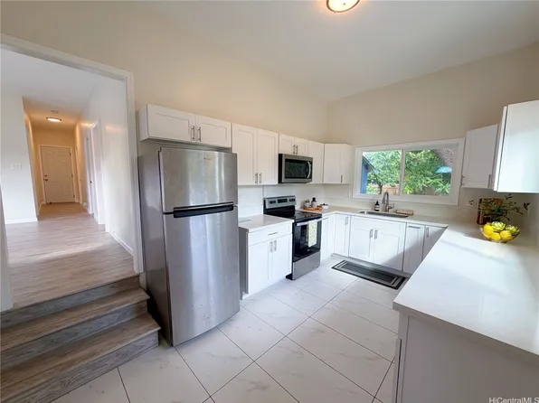 94-111 Pahu St APT D, Waipahu, HI 96797