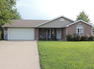 102 Katy Ct, New Franklin, MO 65274
