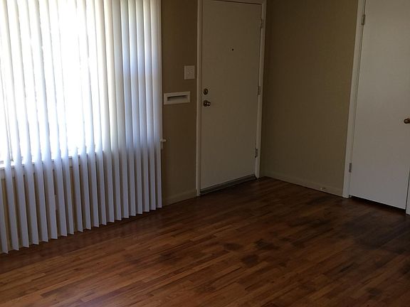 4th image of 1904 Karen St