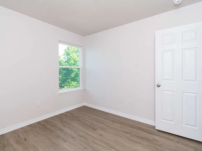802 White Meadow Ln #B — Photo 12
