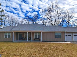 205 Fairview Oaks Ln, Berkeley Springs, WV 25411