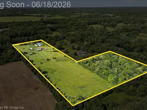 6390 Brookville Rd, South Lyon, MI 48178