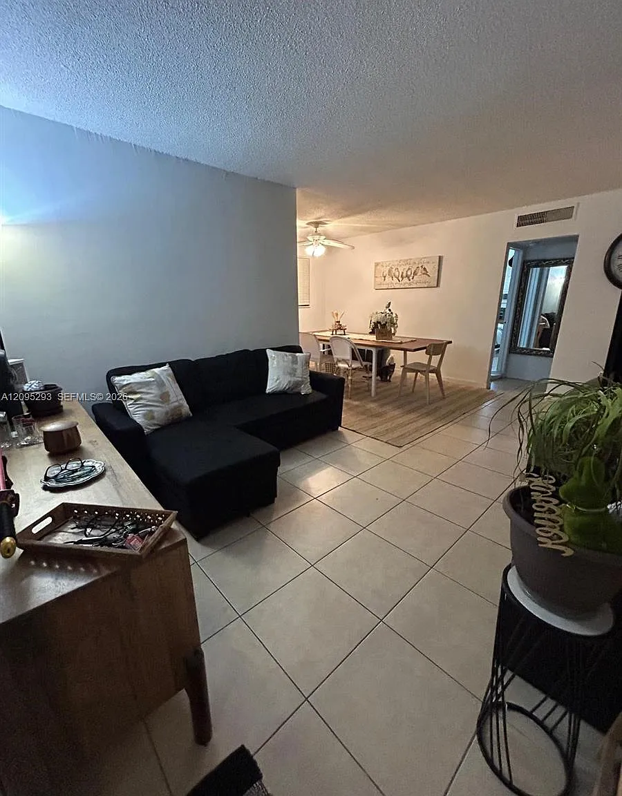 Lsolei At Hallandale Beac — Photo 1