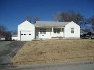 996 Hickory St, Excelsior Springs, MO 64024