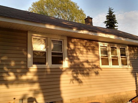 2nd image of 236 Janet St SE