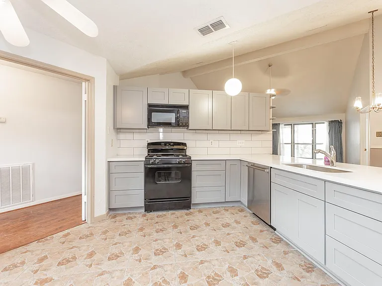 6818 Brockington Dr — Photo 11