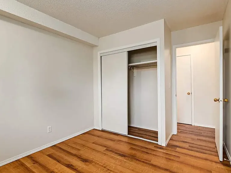 11 Greenbrook Dr E — Photo 18