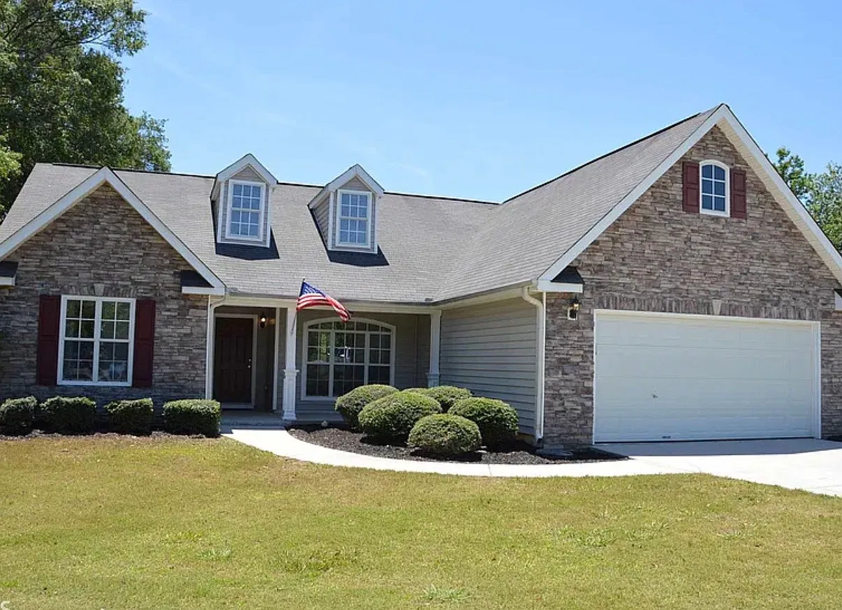 3 bed, 1633 sqft, $2,100 — Photo 1