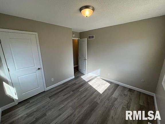 5th image of 6111 Scott St