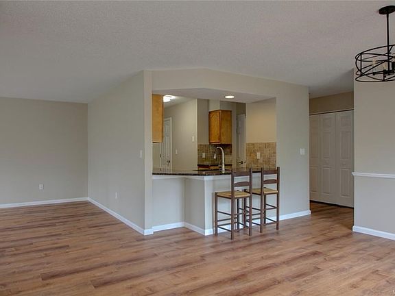 3rd image of 14 Keph Dr APT 8