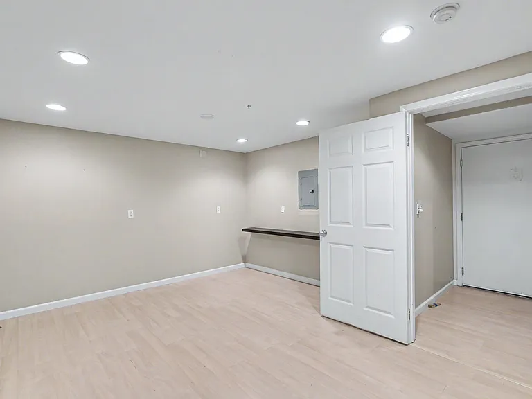 437 Camille Cir #1-11 — Photo 40
