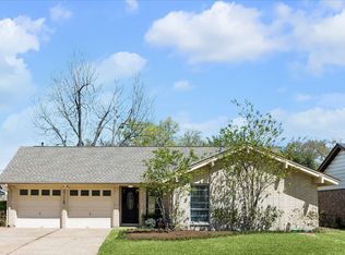5718 Viking Dr, Houston, TX 77092
