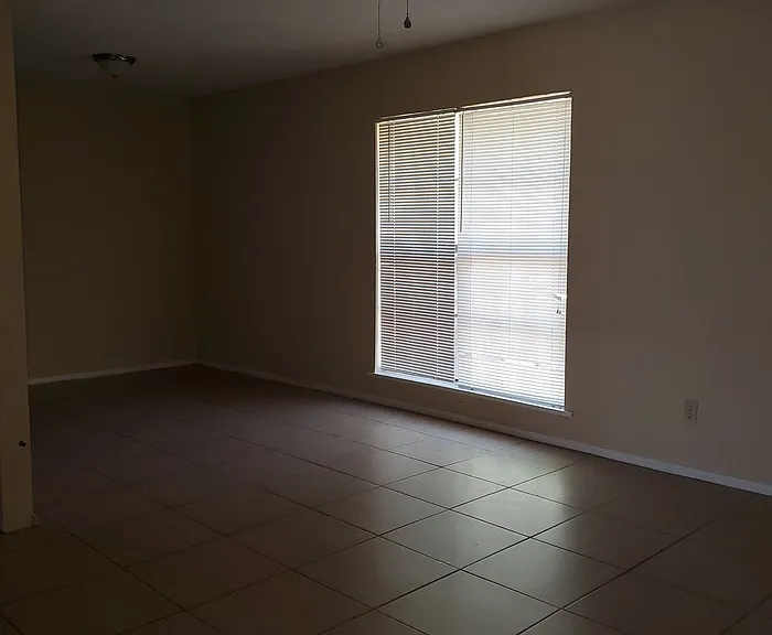 502 E Davis St #22 — Photo 11
