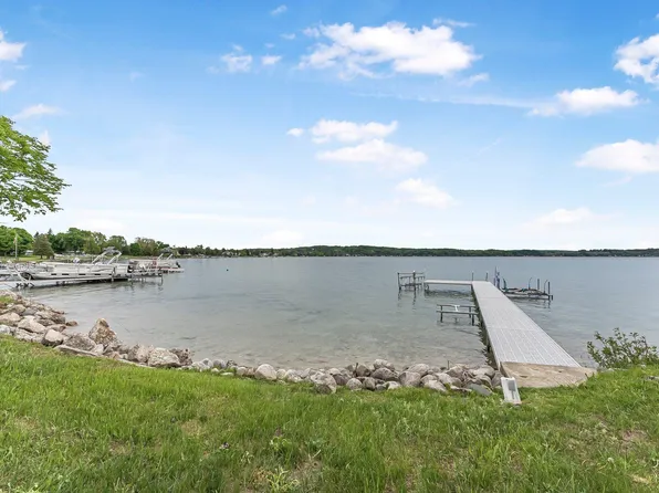 7510 Crystal Dr, Beulah, MI 49617