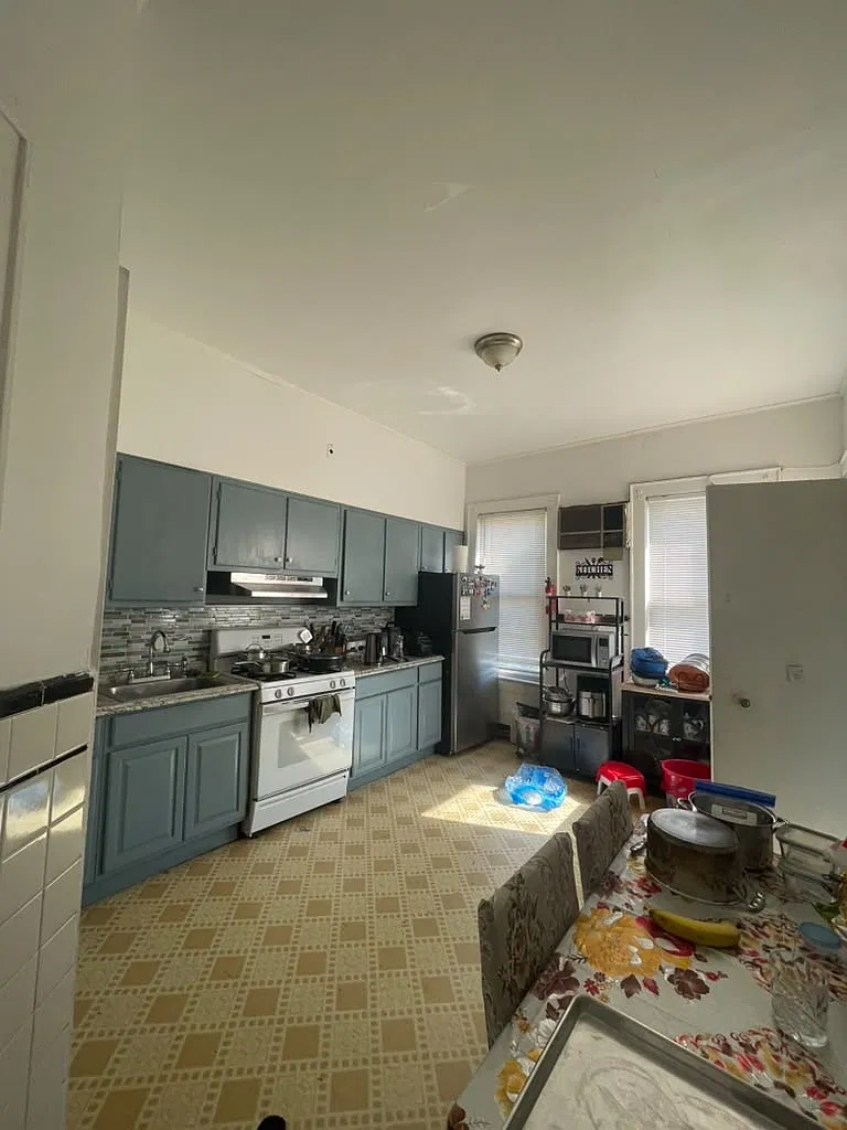 3 bed, $2,500 — Photo 2